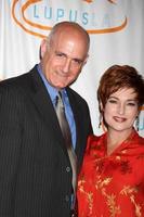 los angeles, 24. mai - donald agnelli, carolyn hennesy kommt zum 12. jährlichen lupus la orange ball im beverly wilshire hotel am 24. mai 2012 in beverly hllls, ca foto