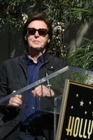 los angeles, feb 9 - paul mccartney bei der hollywood walk of fame zeremonie für paul mccartney im capital records building am 9. februar 2012 in los angeles, ca foto