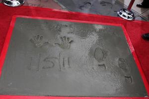 los angeles, 5. jan - robert duvalls hand- und fußabdrücke bei der robert duvall hand- und fußabdruckzeremonie im grauman s chinese theater am 5. januar 2011 in los angeles, ca foto