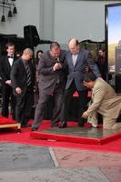 los angeles, 5. jan - robert duvall bei der robert duvall hand- und fußabdruckzeremonie im grauman s chinese theater am 5. januar 2011 in los angeles, ca foto