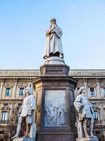 hdr leonardo da vinci-denkmal in mailand foto