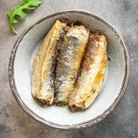 Konserven Sardine Meeresfrüchte Fisch frische Mahlzeit Snack auf dem Tisch kopieren Raum Lebensmittel Hintergrund foto