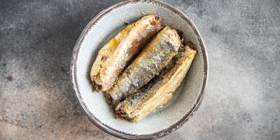 Konserven Sardine Meeresfrüchte Fisch frische Mahlzeit Snack auf dem Tisch kopieren Raum Lebensmittel Hintergrund foto