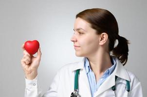 Herz in der Hand des Arztes