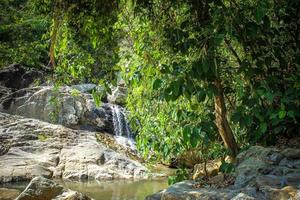 Wasserfall mit Pool im tropischen Dschungel, na muang, koh samui foto