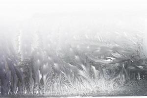 abstrakter natürlicher hintergrund des eisfrosts mit raureifkristallen. foto