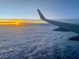 Blick auf Sonnenuntergang und Wolken am Himmel foto