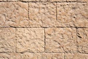 gemauerte Wände in natürlicher Sandfarbe. steinbeschaffenheitsnahaufnahme, bau- und bergbauhintergrund. foto