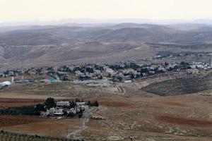 die judäische wüste im nahen osten in israel. Seit der Antike diente dieser Ort als Zufluchtsort für Einsiedler und Rebellen. foto