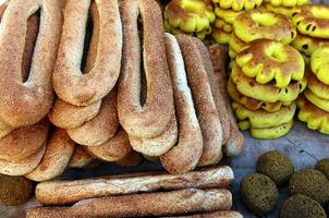 Brot und Backwaren in einem Geschäft in Israel. foto