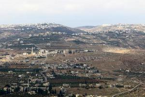 die judäische wüste im nahen osten in israel. Seit der Antike diente dieser Ort als Zufluchtsort für Einsiedler und Rebellen. foto