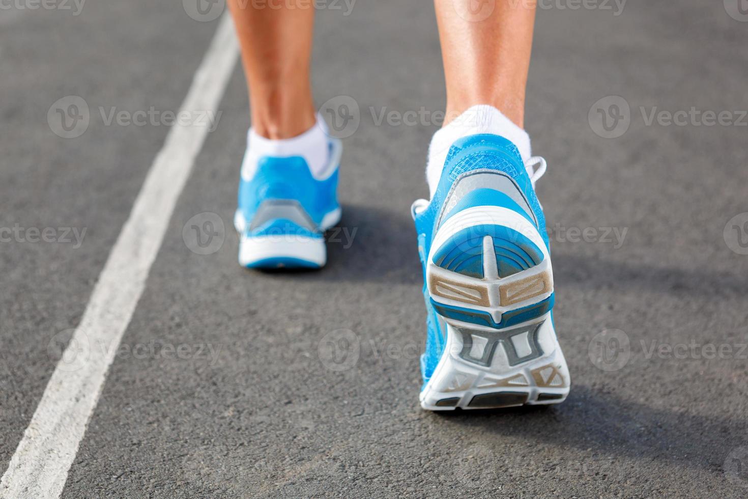 närbild av löpare sko - löpning koncept. foto