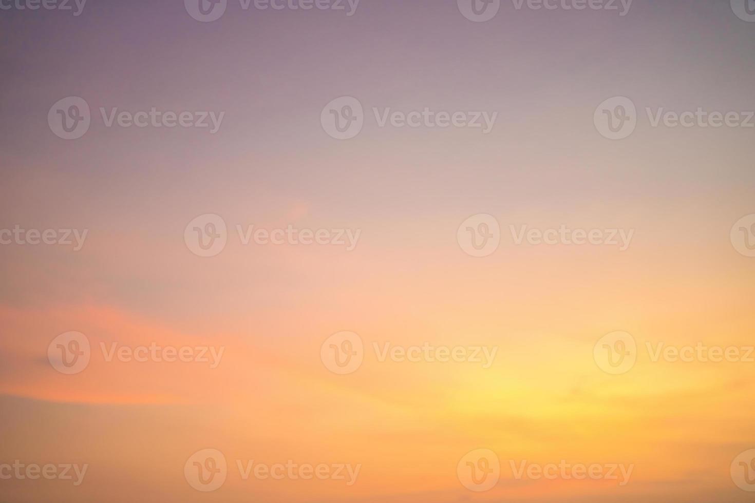 bakgrund moln sommar. moln sommar. himmel moln filmisk. naturlig himmel vacker och filmisk solnedgång textur bakgrund foto