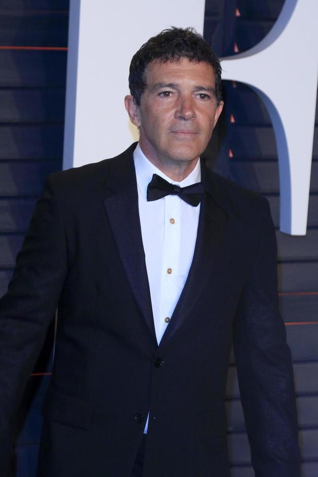 los angeles, 28 feb - antonio banderas på 2016 års vanity fair oscar party på wallis annenberg center for scenkonst den 28 februari 2016 i Beverly Hills, ca. foto