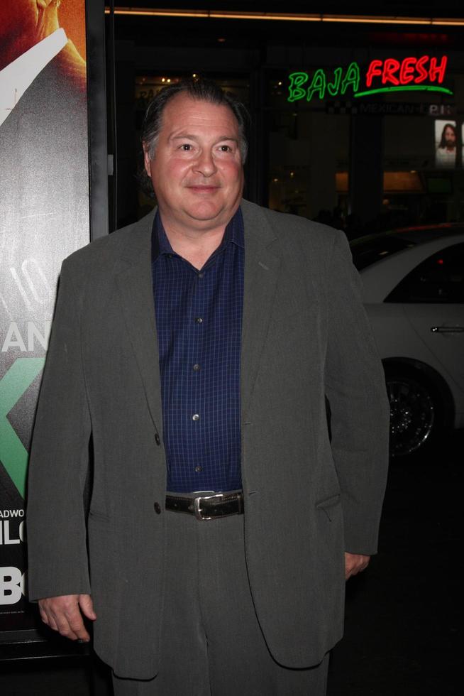 los angeles, 25 jan - kevin dunn anländer till lyckan los angeles premiär av hbo-serien på Graumans kinesiska teater den 25 januari 2012 i los angeles, ca. foto