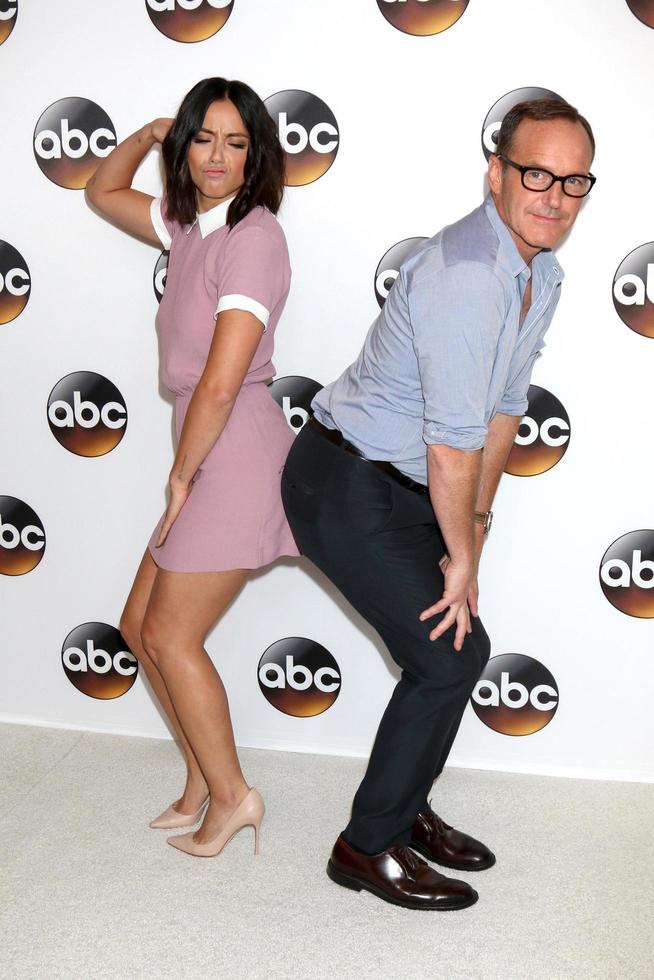 los angeles, 4 aug - chloe bennet, clark gregg på abc tca sommarfesten 2016 på beverly hilton hotel den 4 augusti 2016 i beverly hills, ca. foto