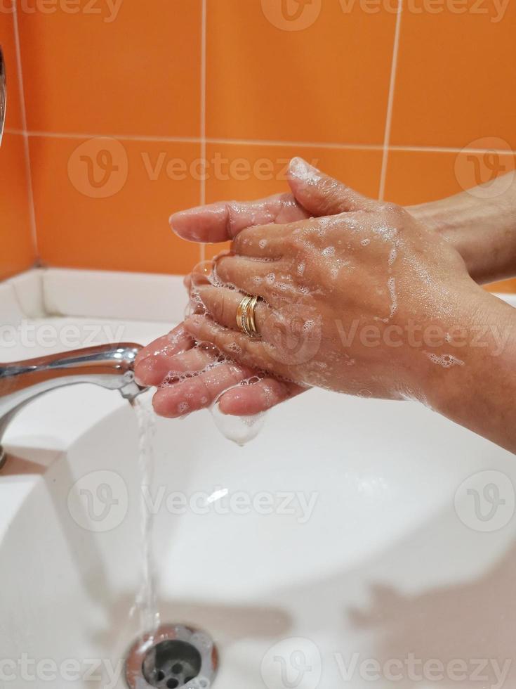 hur man rengör handtvätt foto