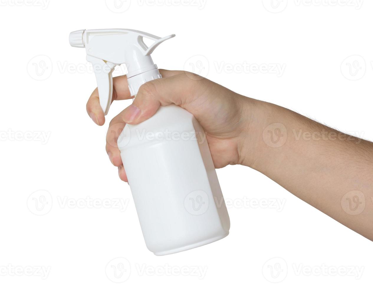 hand som håller en sprayflaska isolerad på vitt foto
