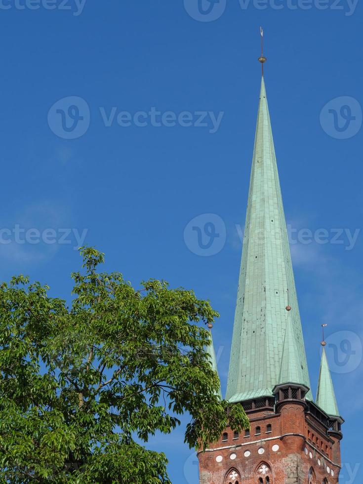 staden Lübeck vid Östersjön foto