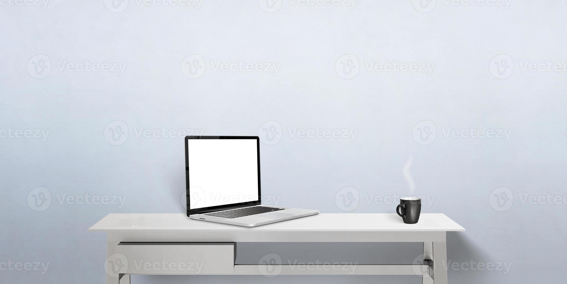 bärbar dator mockup på skrivbordet. frontvy. anteckningsbok med isolerad display för webbsida marknadsföring. kaffemugg bredvid foto