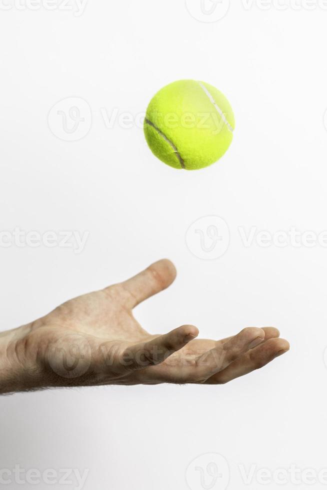 kasta tennisboll foto