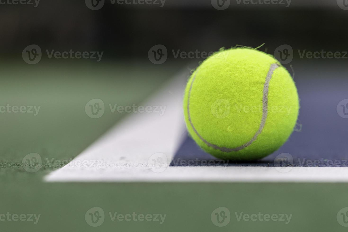 tennisboll på banan foto