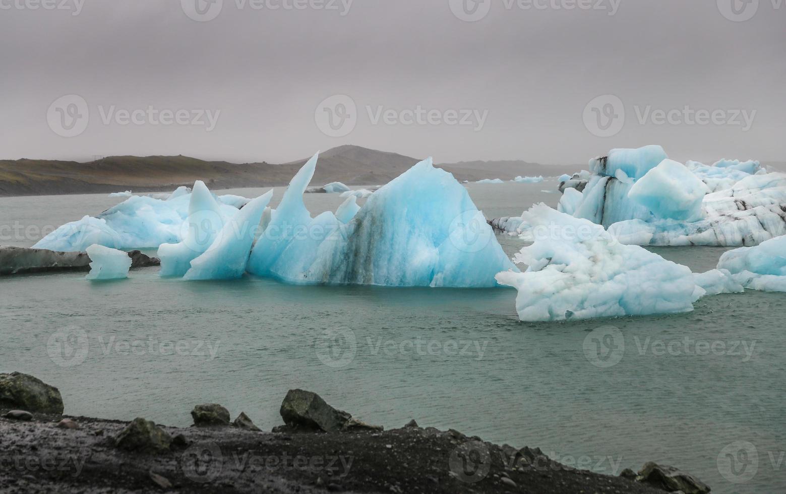 isberg i jokulsarlon glacial flodlagun, island foto