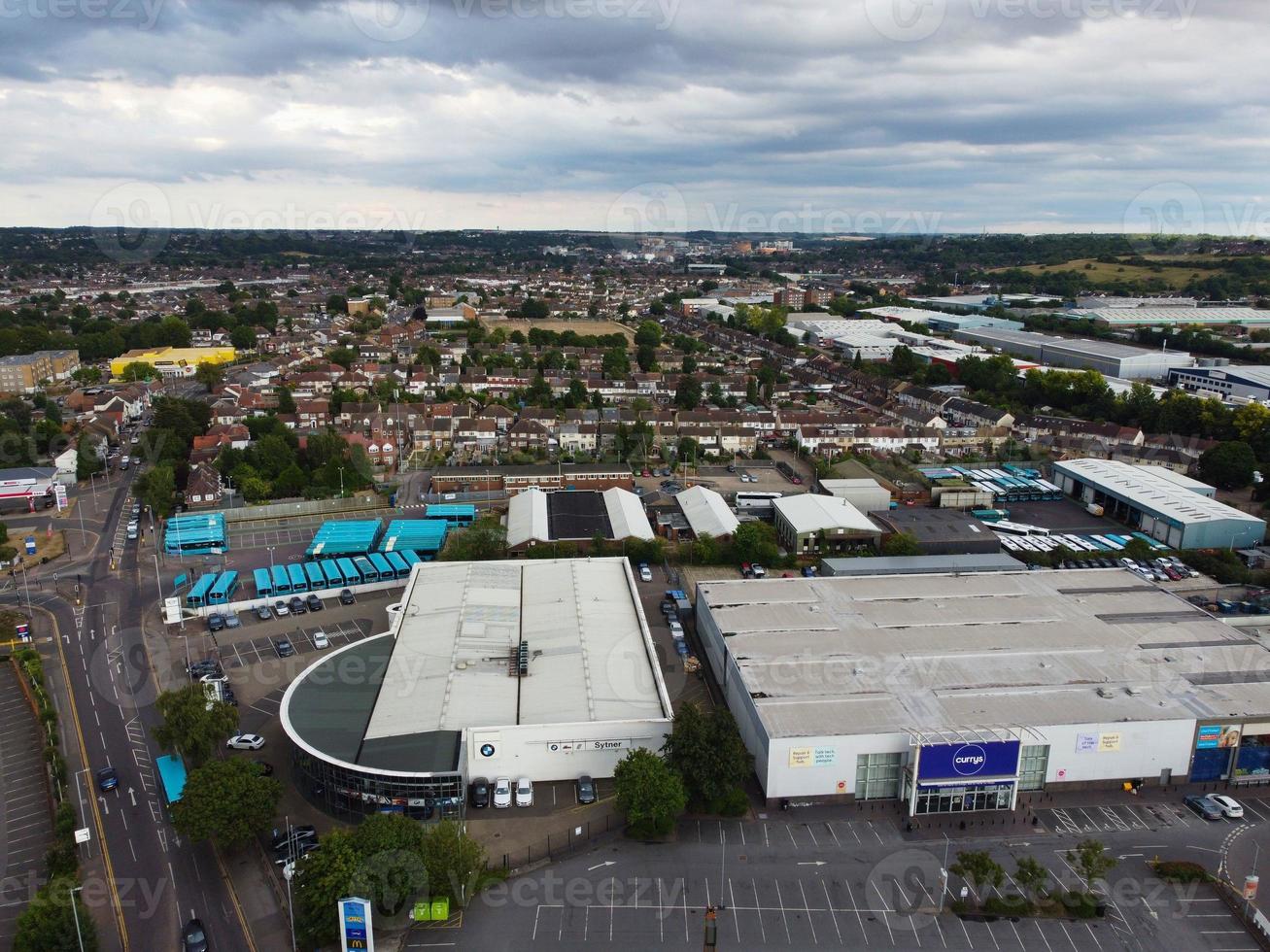 flygbilder av drönare högvinkelvy över london luton city of england och bostadshus foto