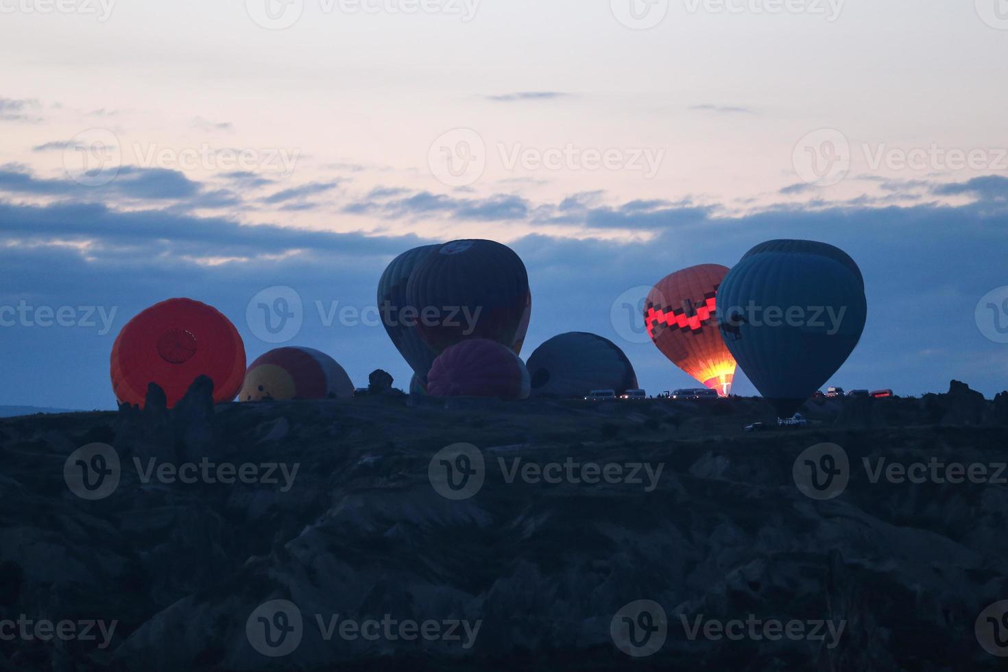 varmluftsballonger i Kappadokiens dalar foto