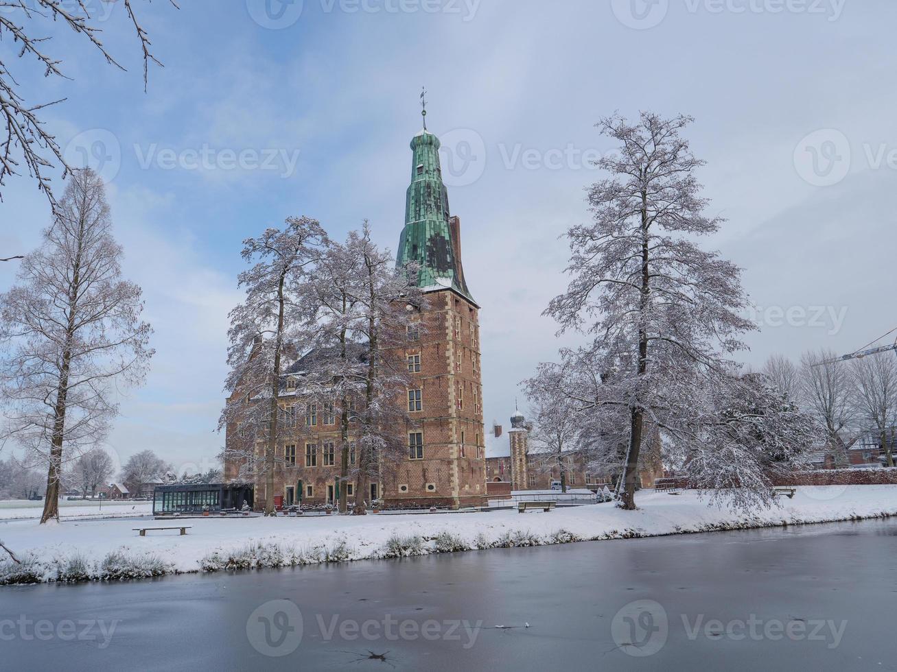 vintertid på ett tyskt slott foto