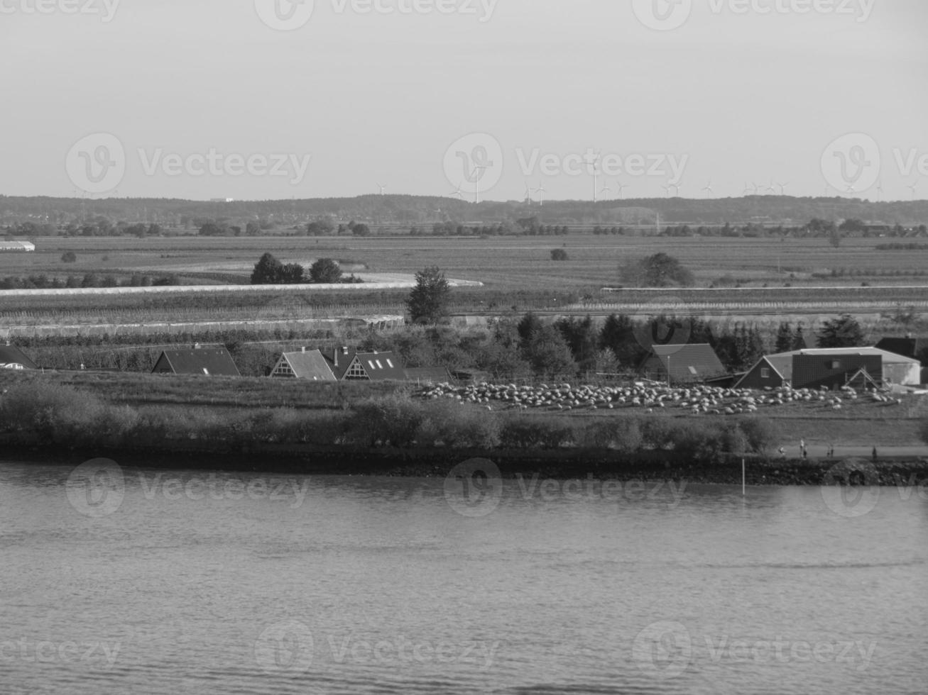 hamburg vid floden elbe i tyskland foto