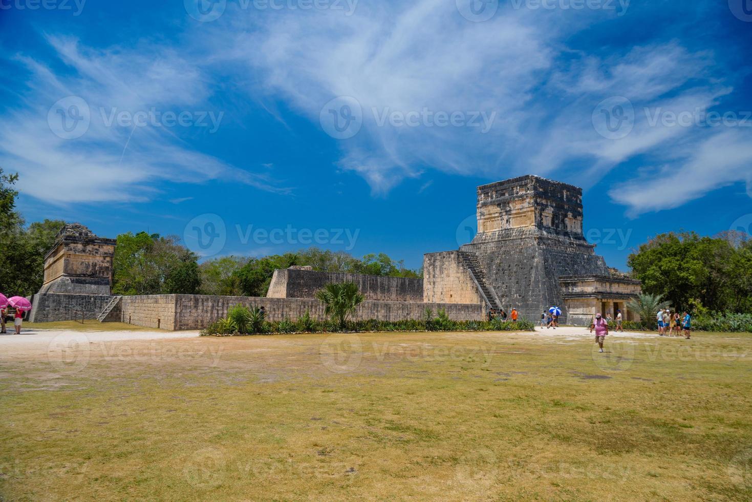 den stora bollplanen, gran juego de pelota i chichen itzas arkeologiska plats i Yucatan, Mexiko foto