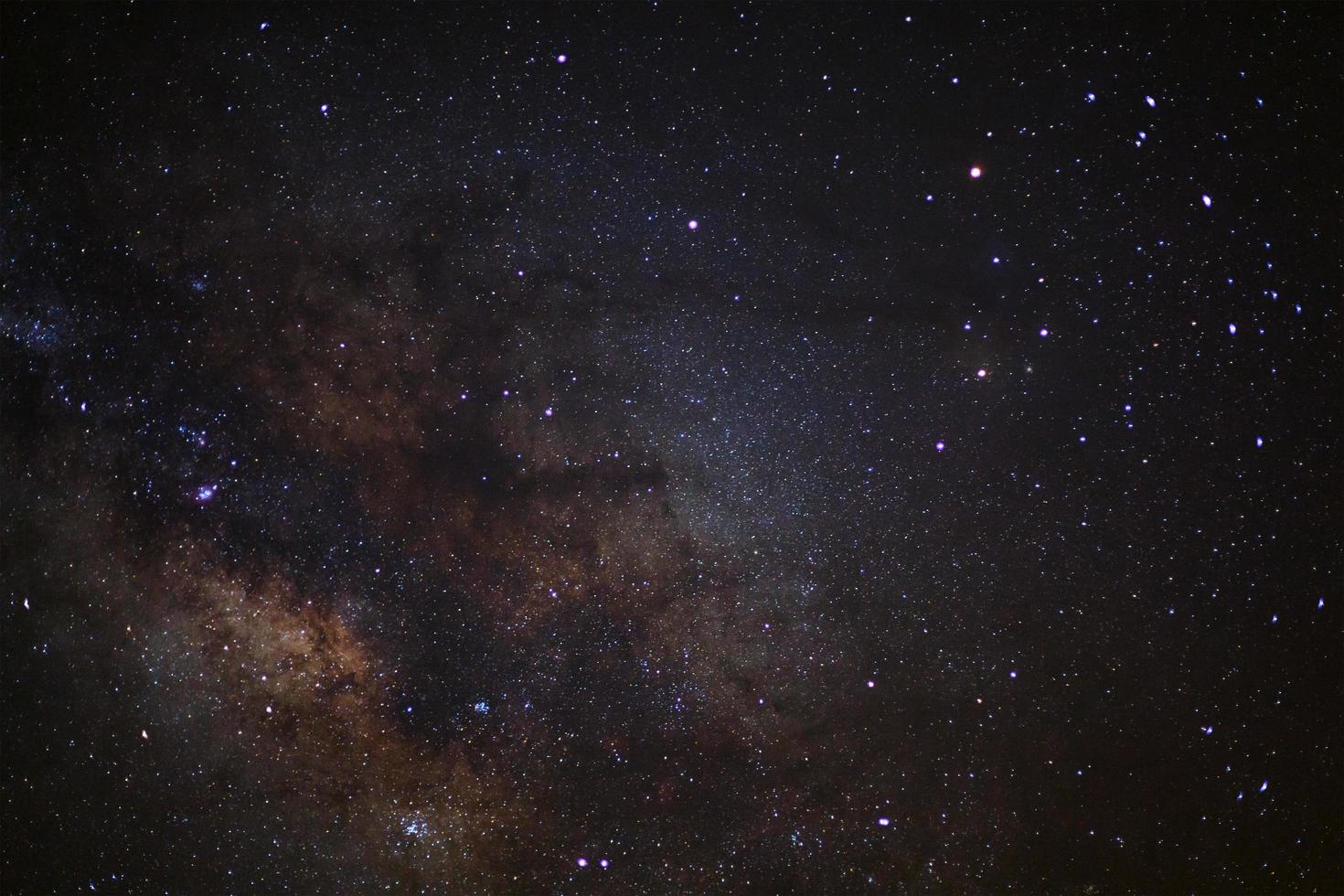 en vidvinkelvy av antaresregionen på Vintergatan foto