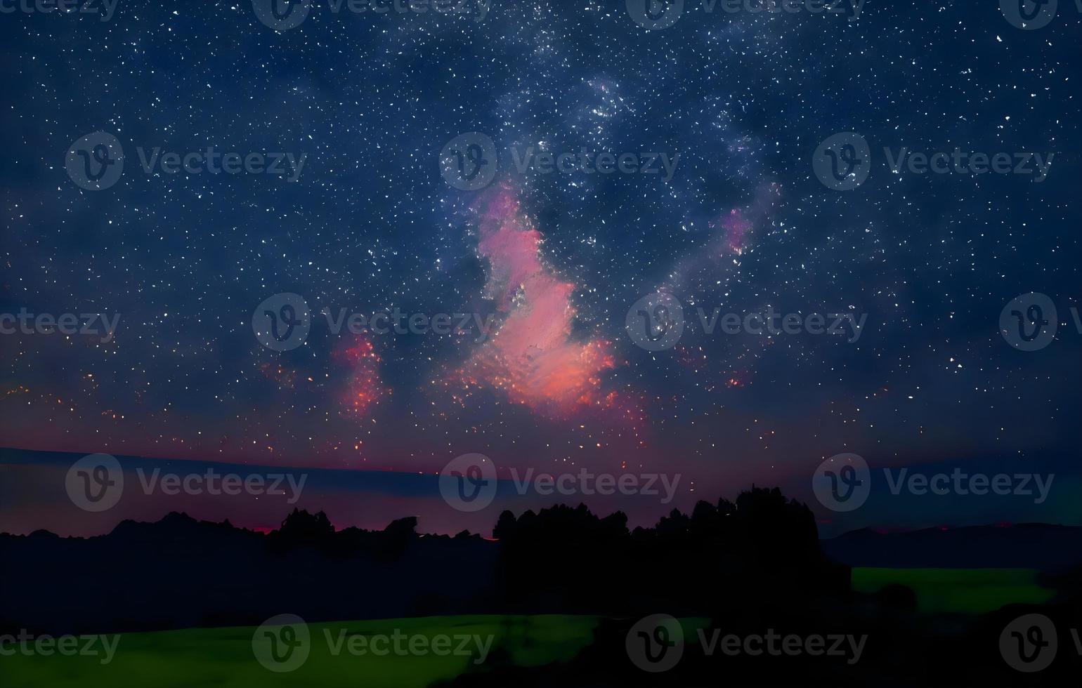 Vintergatan och rosa ljus vid bergen. natt färgglada landskap. stjärnhimmel med kullar på sommaren. vackert universum. rymdbakgrund med galax. resor bakgrund foto