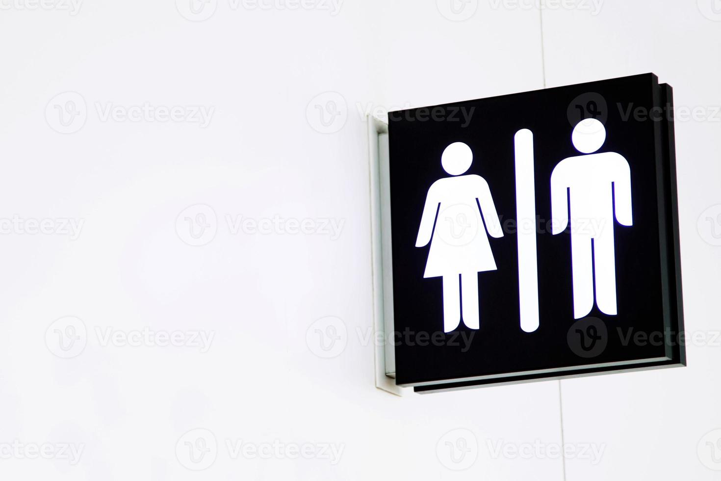 toalett tecken ikoner set. man och kvinna wc tecken för toalett på vit vägg bakgrund. lämna utrymme för att skriva ett meddelande. toalett koncept foto
