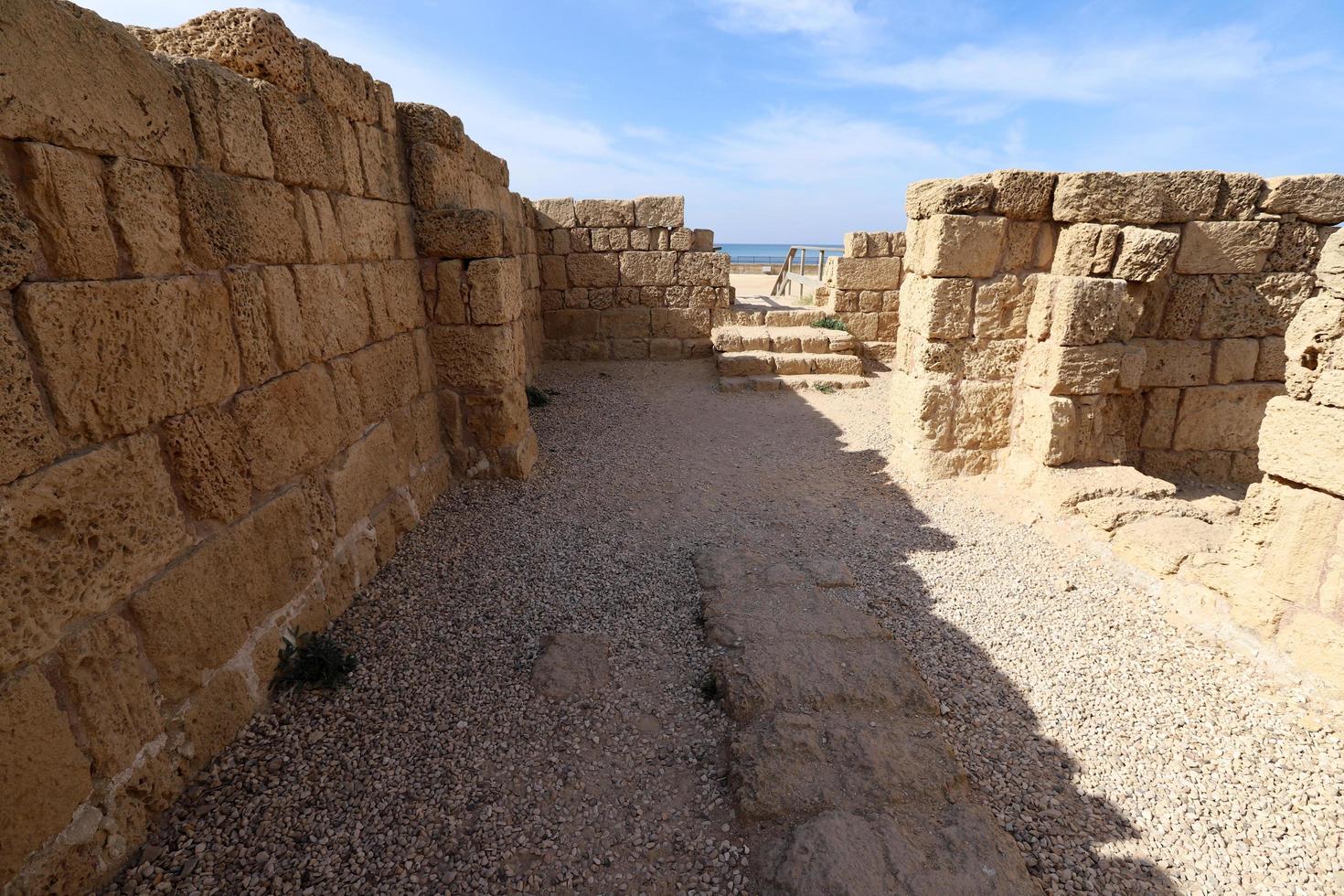 caesarea israel 21 november 2019. ruinerna av en gammal stad vid Medelhavet i israel. foto