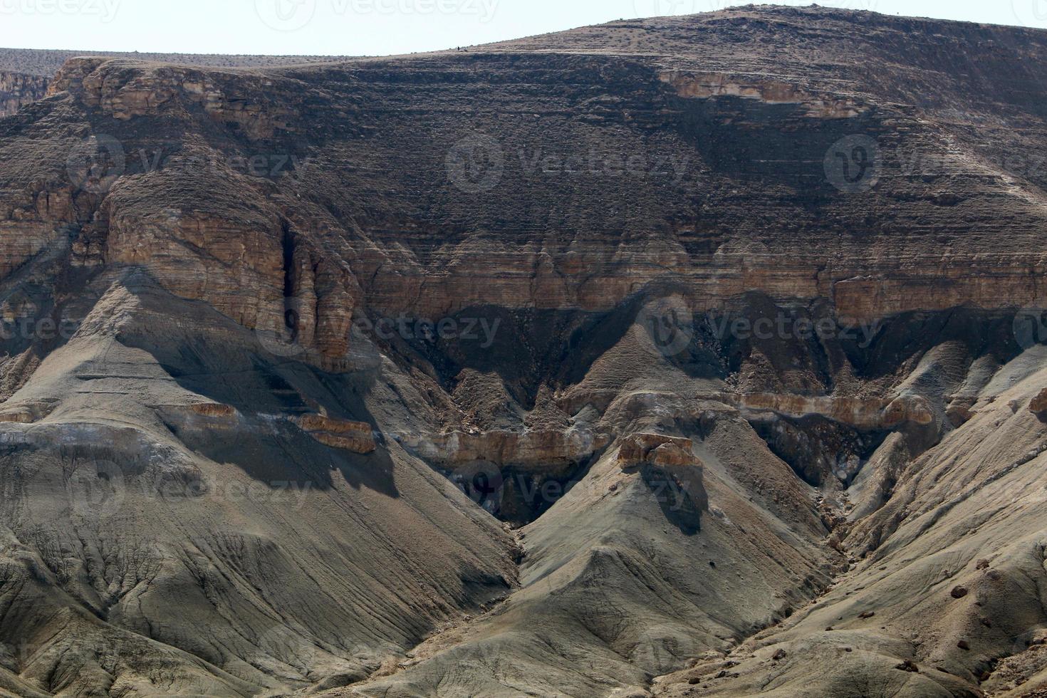 berg och klippor i Judeens öken i Israels territorium. foto