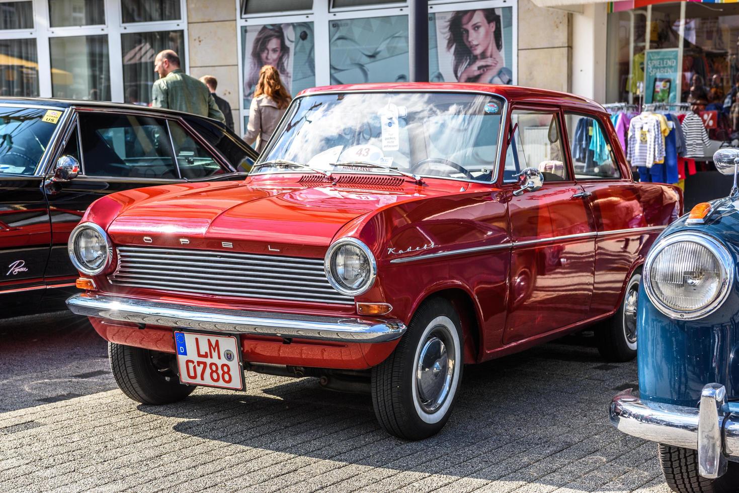 Tyskland, limburg - apr 2017 röd opel kadett en 1962 i limburg ett der lahn, hesse, Tyskland foto