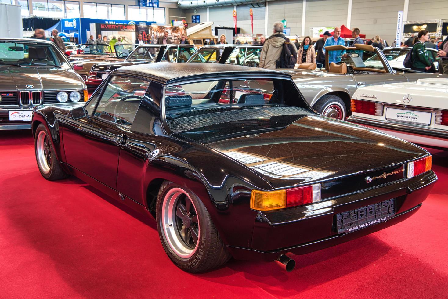 friedrichshafen - Maj 2019 svart porsche 914 gt targa 1971 på motorvärlden klassiker bodensee på Maj 11, 2019 i friedrichshafen, Tyskland foto