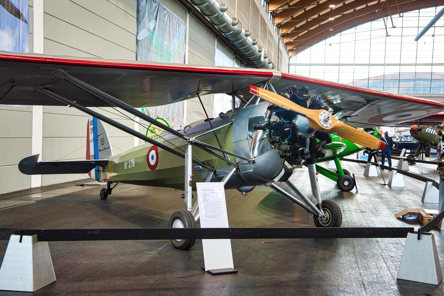 friedrichshafen - maj 2019 silver red plane morane saulnier ms 315 1913 på motorworld classics bodensee den 11 maj 2019 i friedrichshafen, tyskland foto