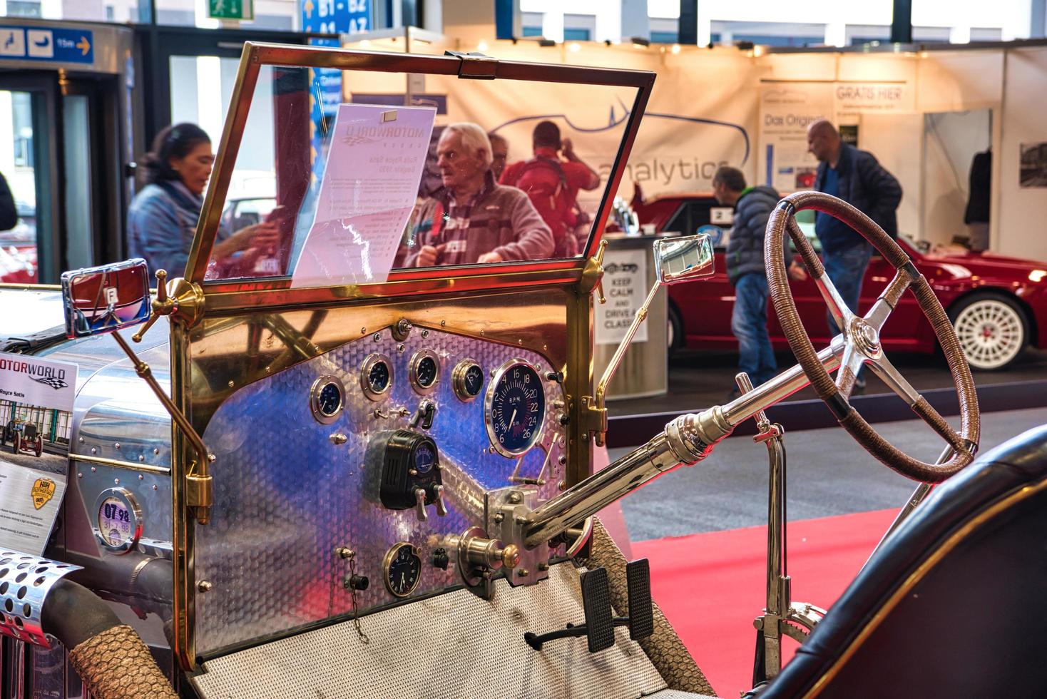 friedrichshafen - maj 2019 blue rolls-royce satis 1930 cabrio roadster på motorworld classics bodensee den 11 maj 2019 i friedrichshafen, tyskland foto