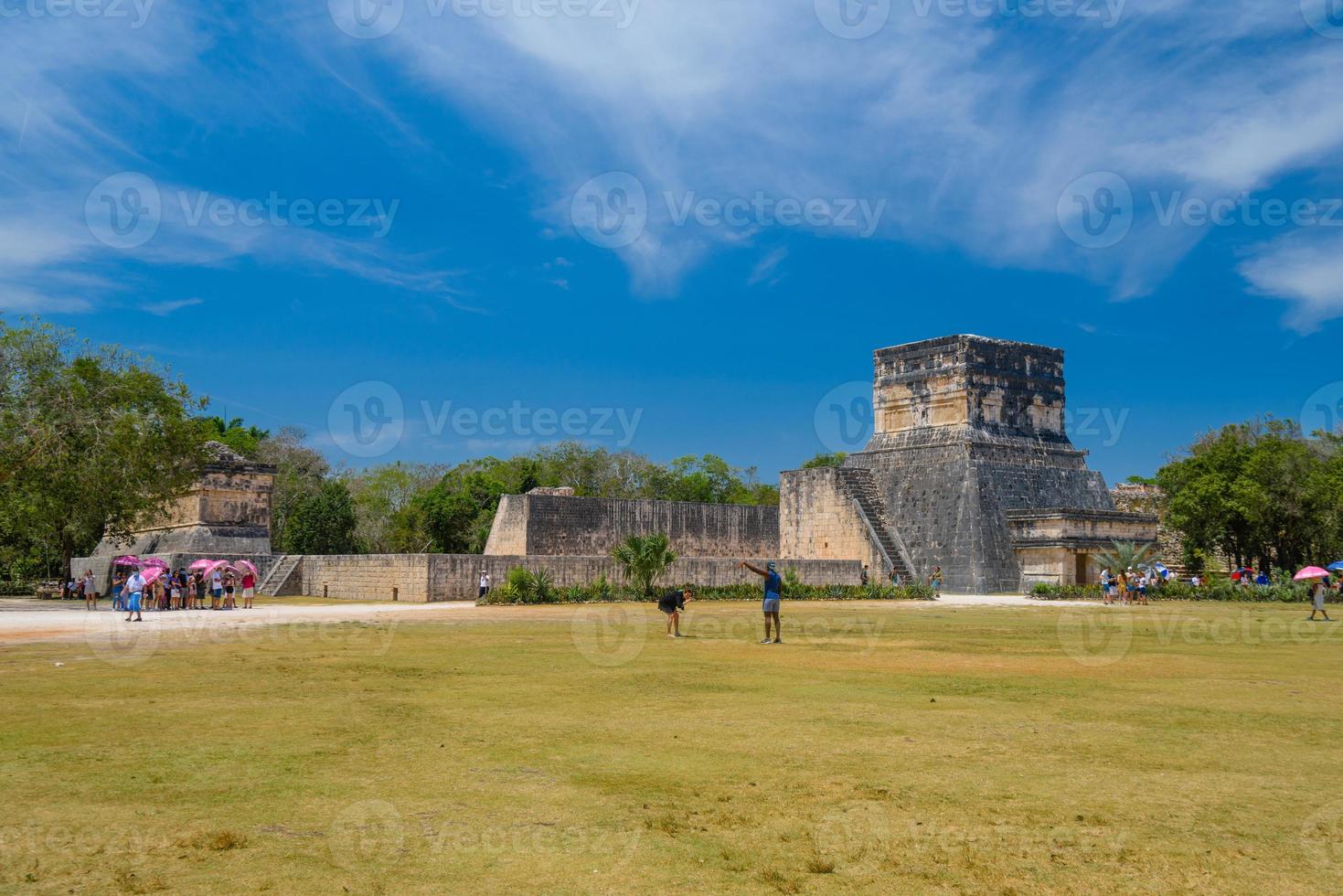 den stora bollplanen, gran juego de pelota i chichen itzas arkeologiska plats i Yucatan, Mexiko foto
