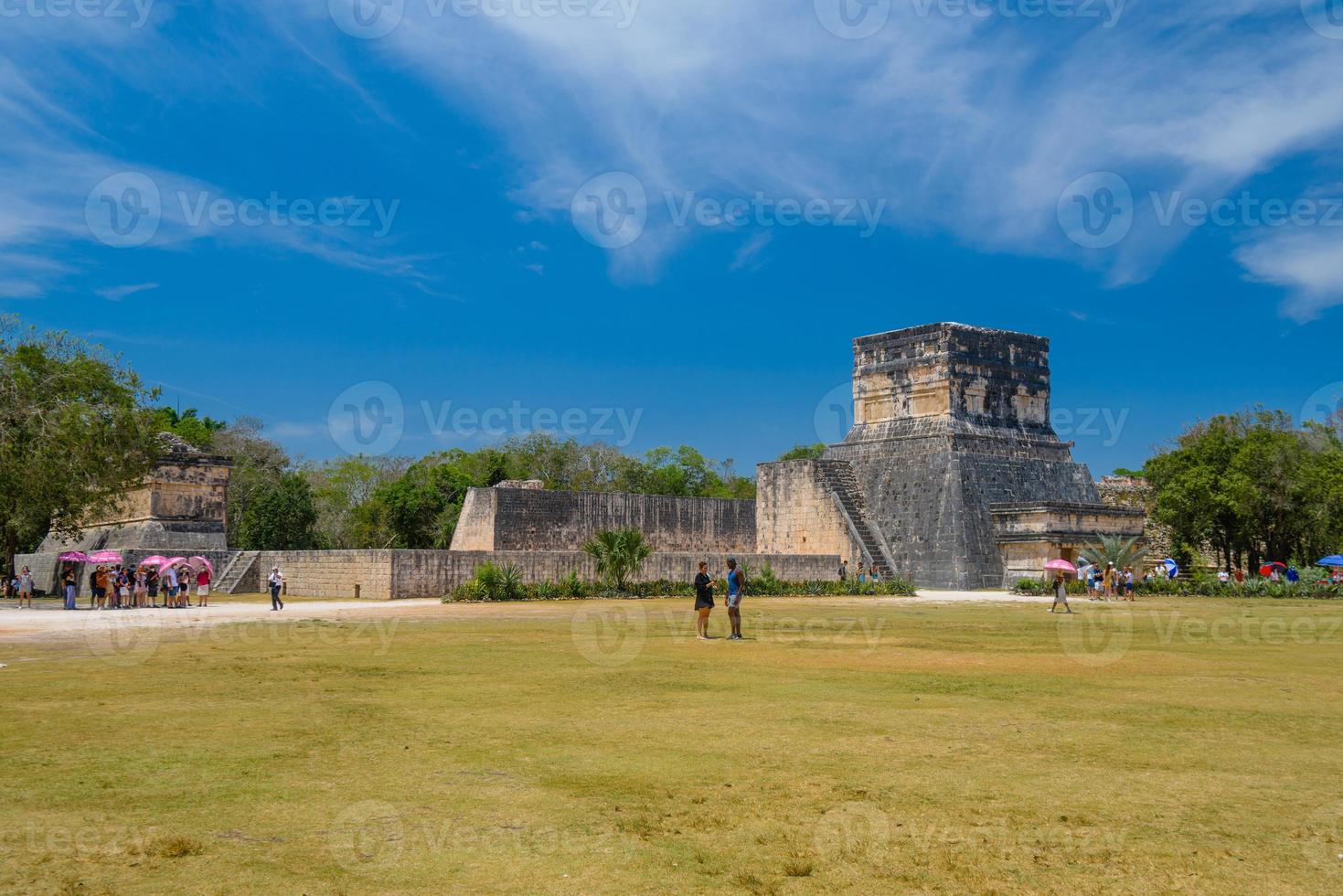 den stora bollplanen, gran juego de pelota i chichen itzas arkeologiska plats i Yucatan, Mexiko foto