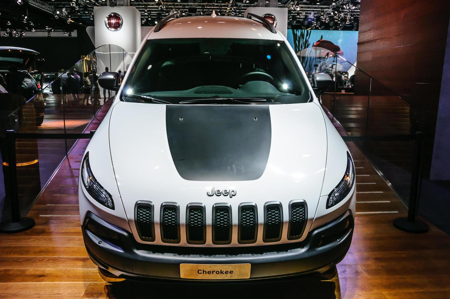 frankfurt - sept 2015 jeep cherokee presenterad på iaa internatio foto