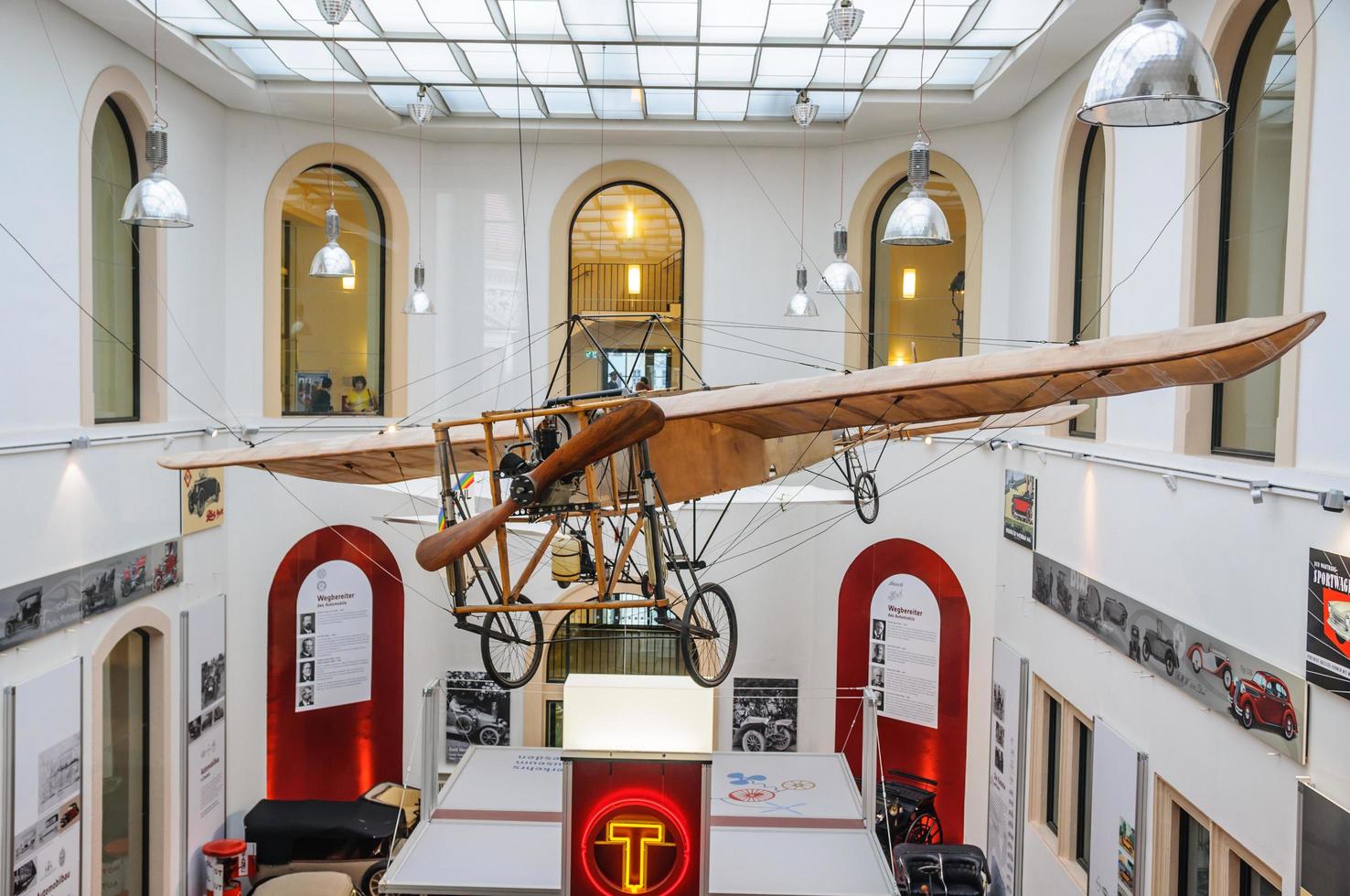 Dresden, Tyskland - Maj 2015 tidigt flygplan bleriot xi 1909 i d foto