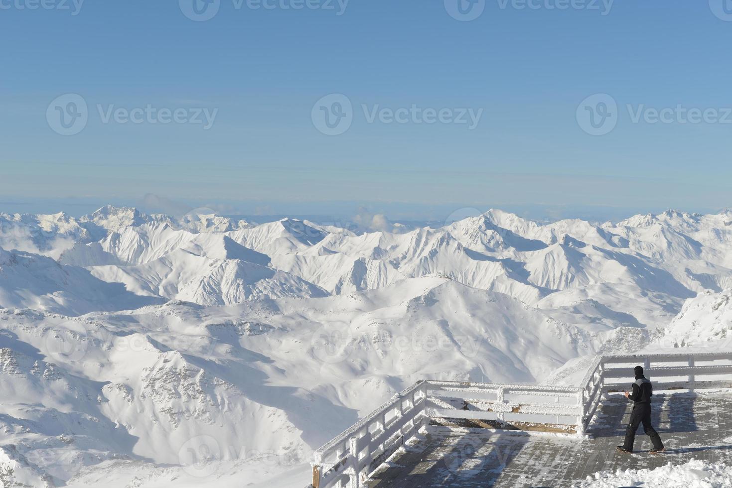 panoramautsikt över vinterbergen foto