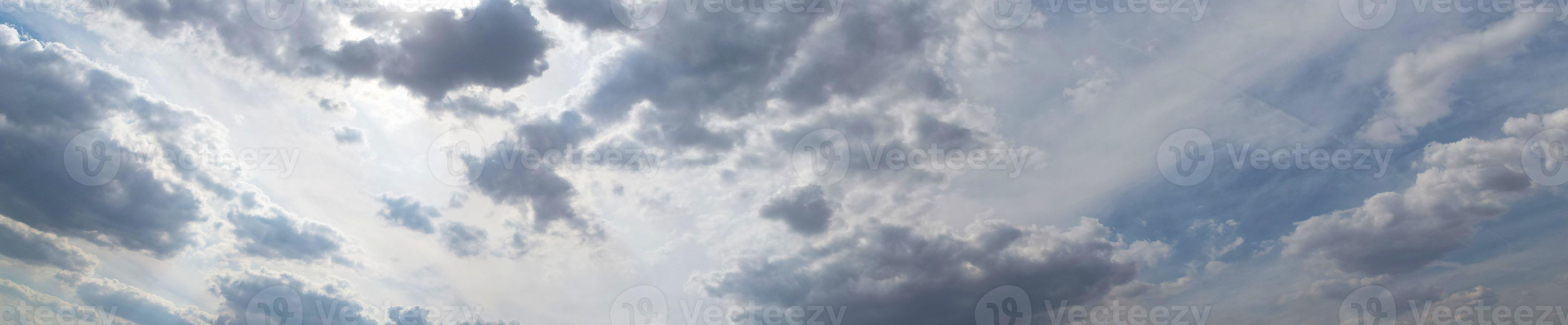 dramatisk moln och himmel på dunstabil nedgångar av England Storbritannien foto
