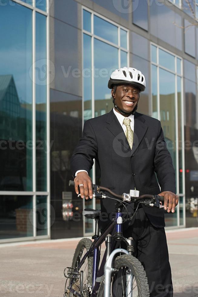 affärsman med cykel foto