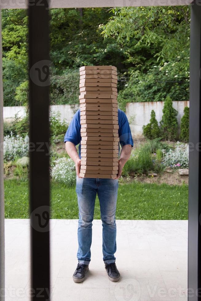 pizza leverans person foto
