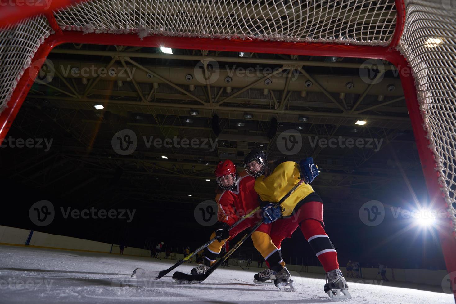 tonåring is hockey sport spelare i verkan foto